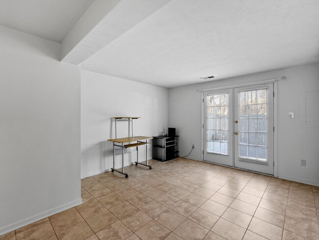 Building Photo - Charming Townhome in Reston with 2-bedroom...