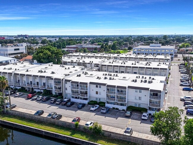 Building Photo - 3805 Houma Blvd