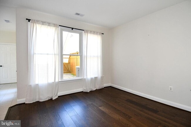 Building Photo - 301 Hillwood Ave