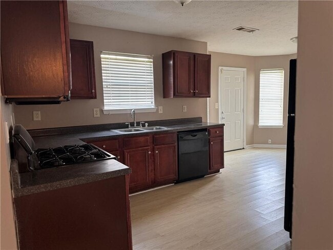 Building Photo - 2763 S Hills