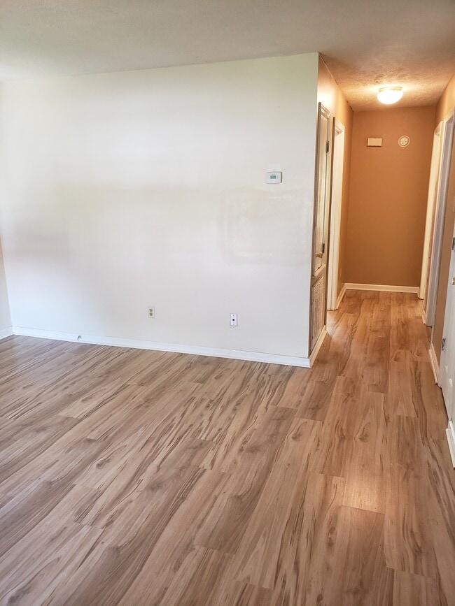 Building Photo - 489 Penny Ln