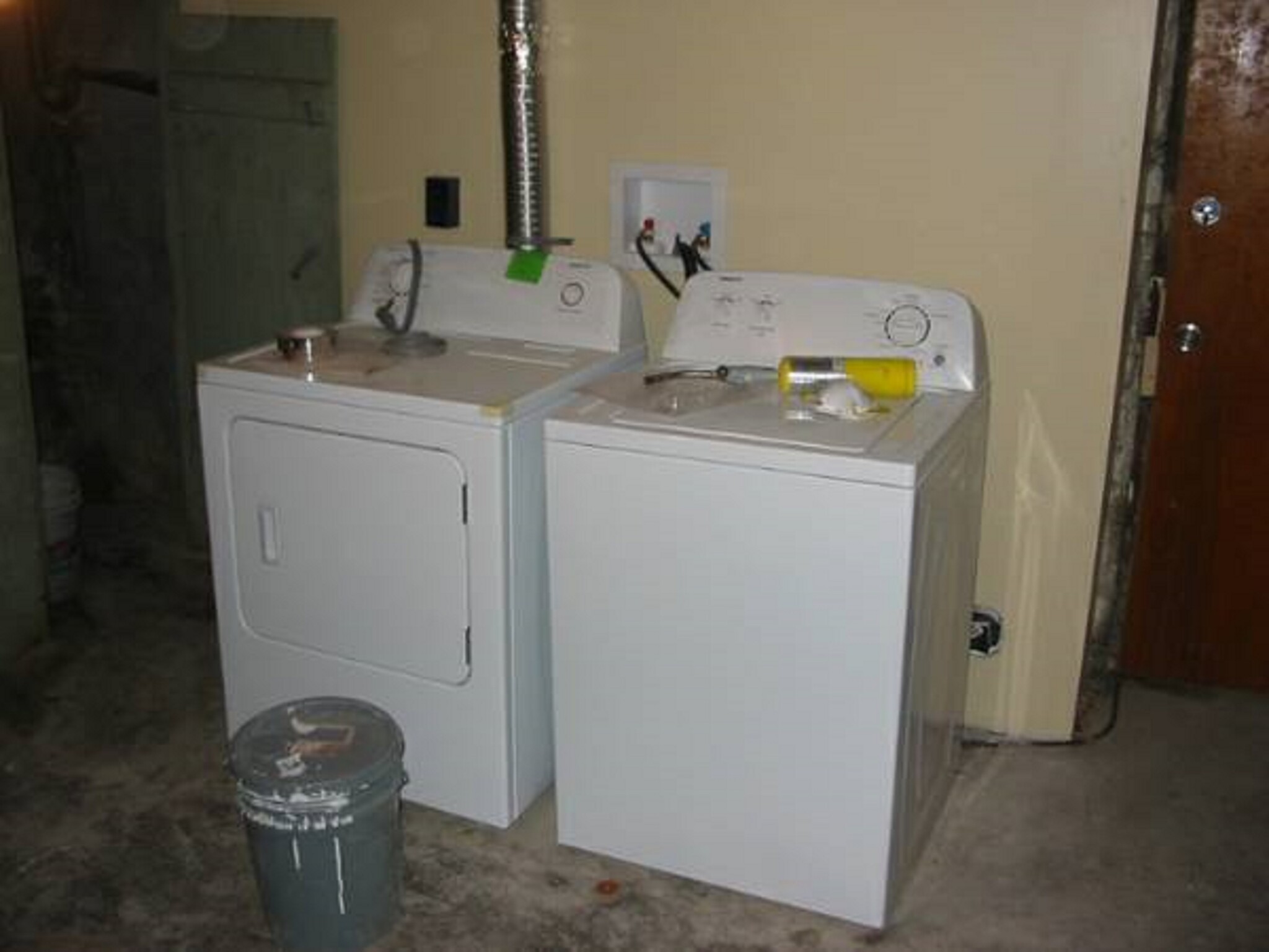 washer dryer - 51 Bates St