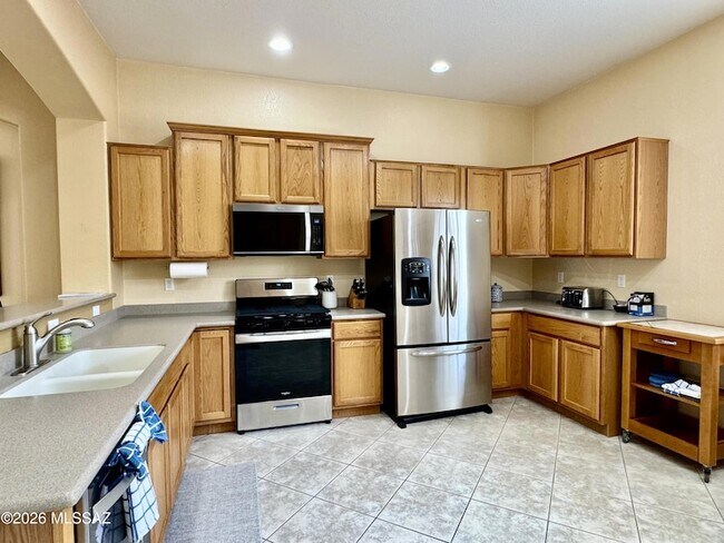 Building Photo - 909 W Leatherleaf Dr