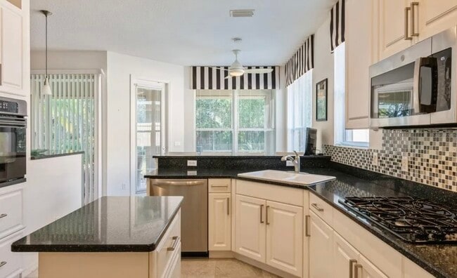 Building Photo - 7314 Meeting St