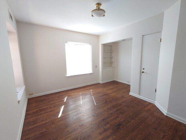 Building Photo - 3200 E Hampshire St