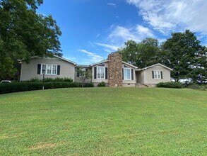 Building Photo - A little slice of paradise within minutes to downtown Greenviille