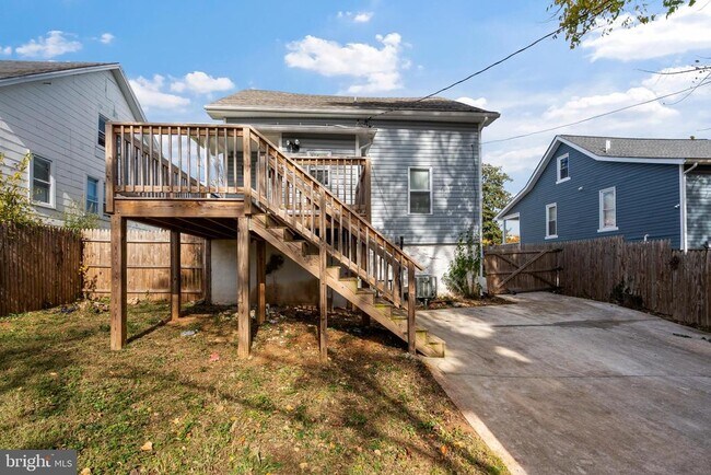 Building Photo - 3809 W Cold Spring Ln