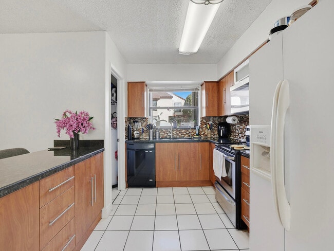 Building Photo - 9702 NW 5th Ln