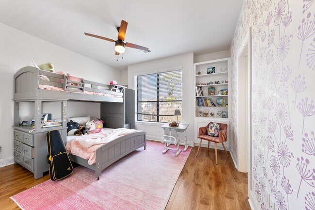 Building Photo - 4301 Vivian St