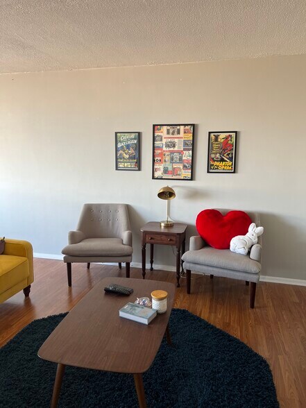 Living Area - 6301 North Sheridan Road