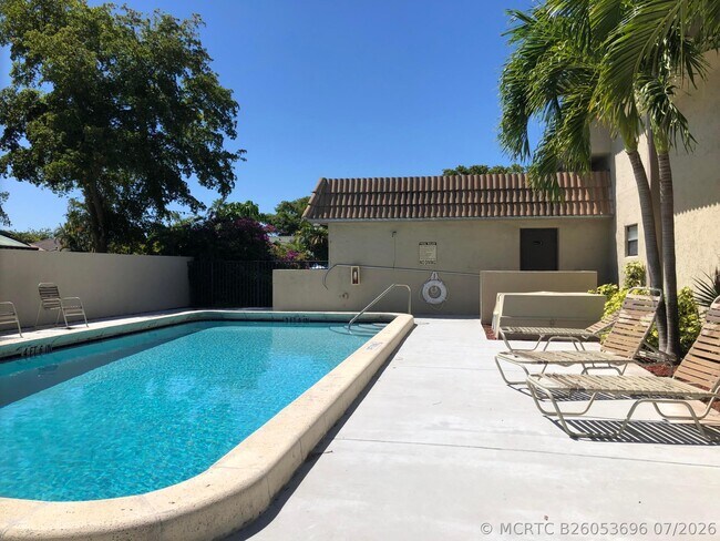 Building Photo - 10714 Royal Palm Blvd
