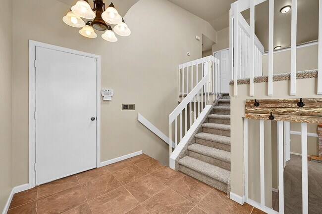 Building Photo - $2,095, 3 bed, 2 bath, located in Colorado...