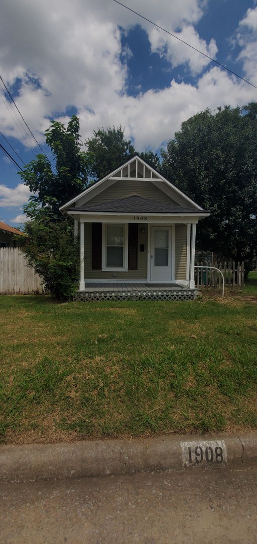 Building Photo - 2351 NW 18th St