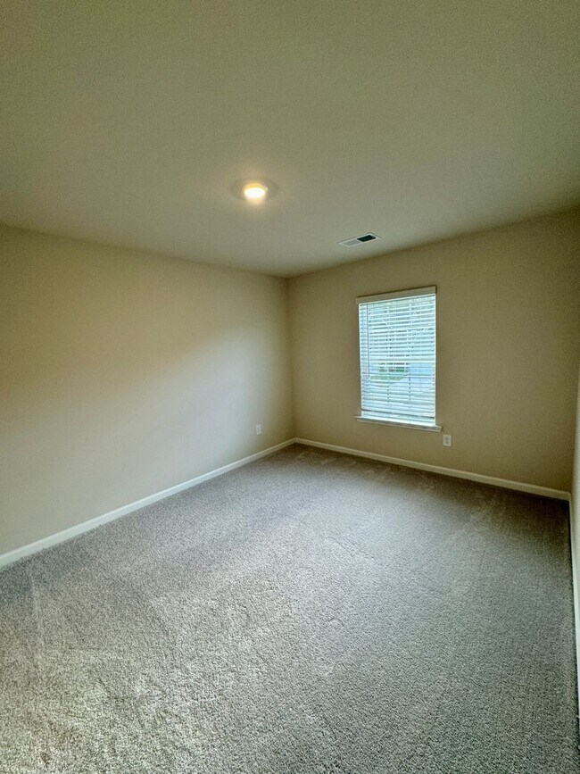 Building Photo - 4BR/2.5BA in Steel Creek's Brightwater Neighborhood