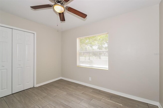 Building Photo - 4542 Tarpon Dr