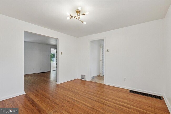 Building Photo - 433 Haverford Rd