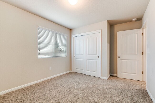 Building Photo - 10302 Relic Oaks