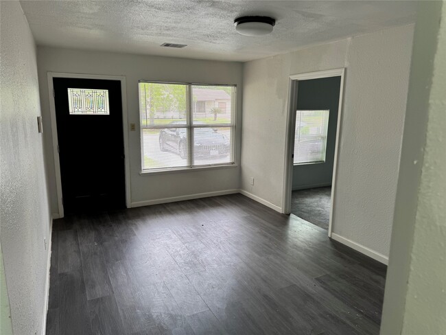 Building Photo - 4215 Botany Ln