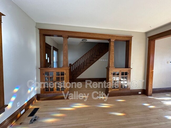 Building Photo - 141 6th St NW