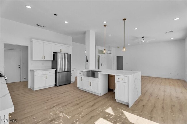 Building Photo - 2652 Youngdale Dr