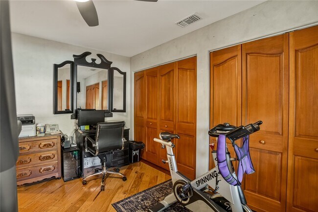 Building Photo - 1746 N Vallejo Way