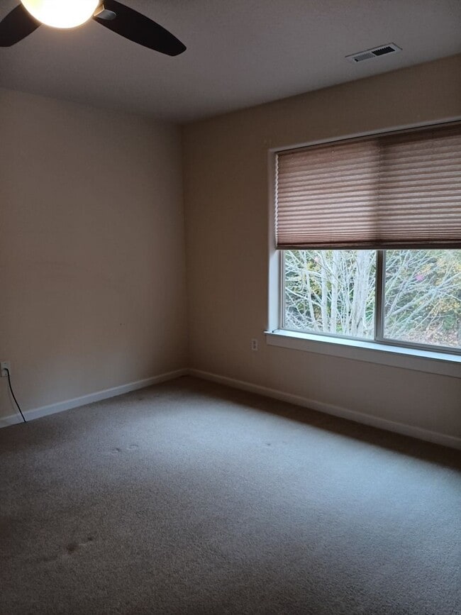 Building Photo - Beautiful Townhouse in West Salem is Ready...