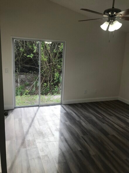 Building Photo - 1340 18th Ave SW