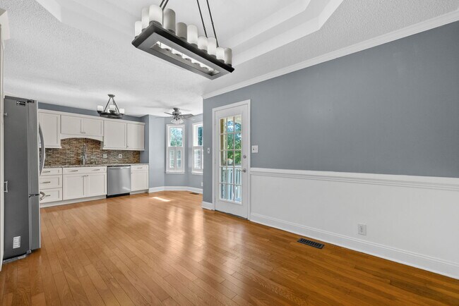 Building Photo - 944 Sable Dr