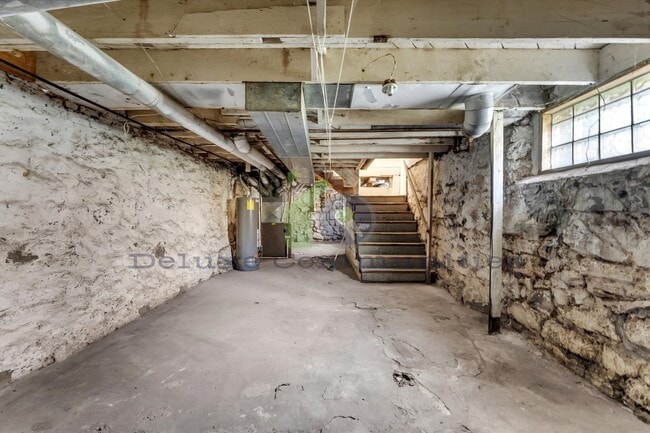 Building Photo - 724-724 Adams St SE