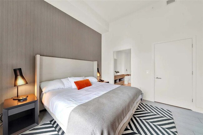 Building Photo - 4010 S Ocean Dr