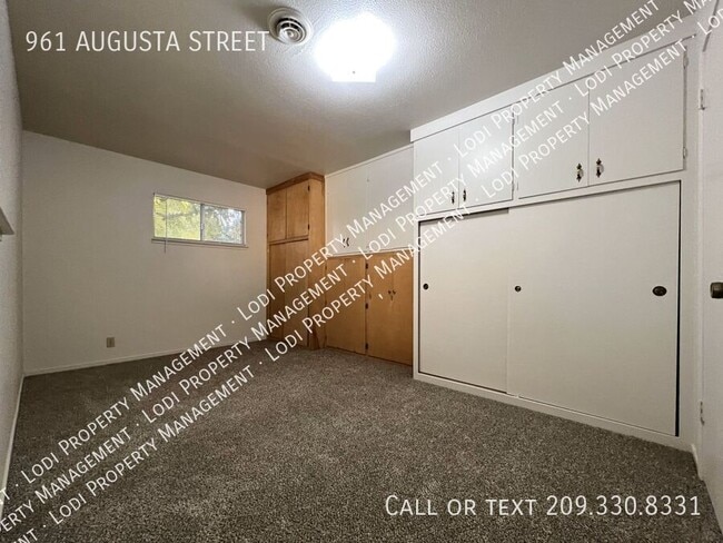 Building Photo - 961 E Augusta St