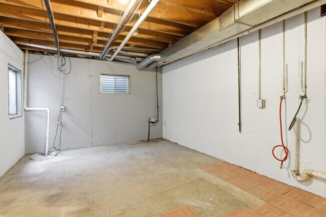 Building Photo - 1824 Country Hills Dr