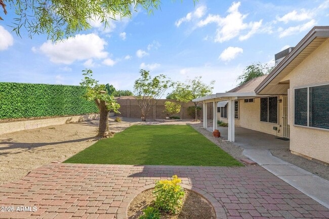 Building Photo - 2735 N Diego Cir