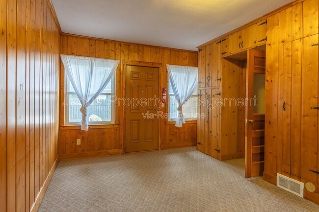 Building Photo - 2726 Applelane Ave