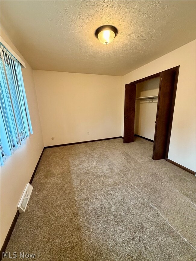 Building Photo - 6218 Island Dr NW