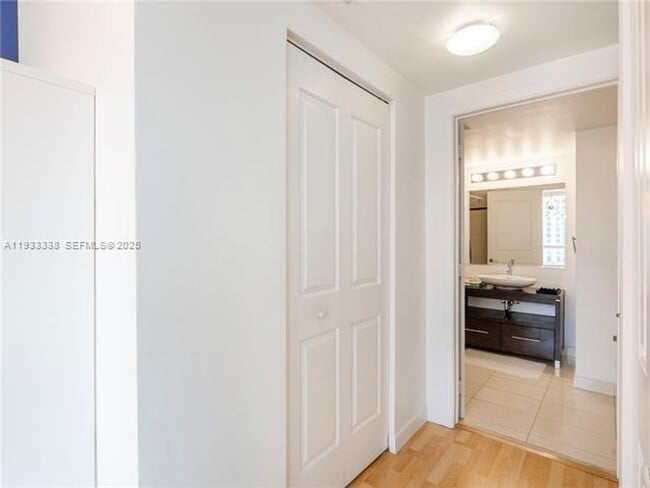 Building Photo - 480 NE 30th St