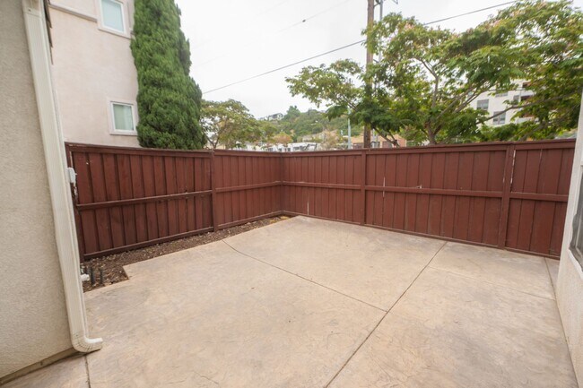 Building Photo - 511 Stork St