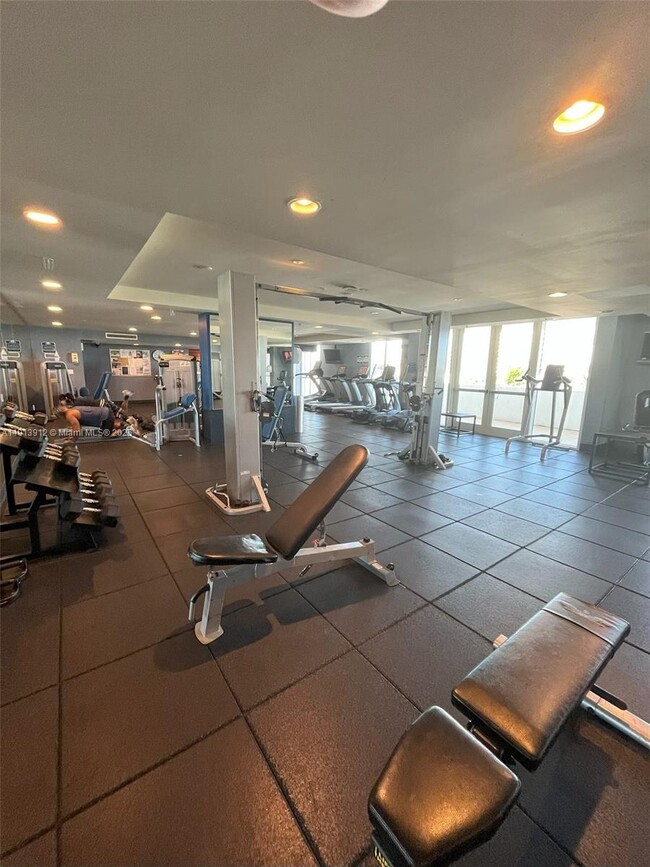 Building Photo - 7910 Harbor Island Dr