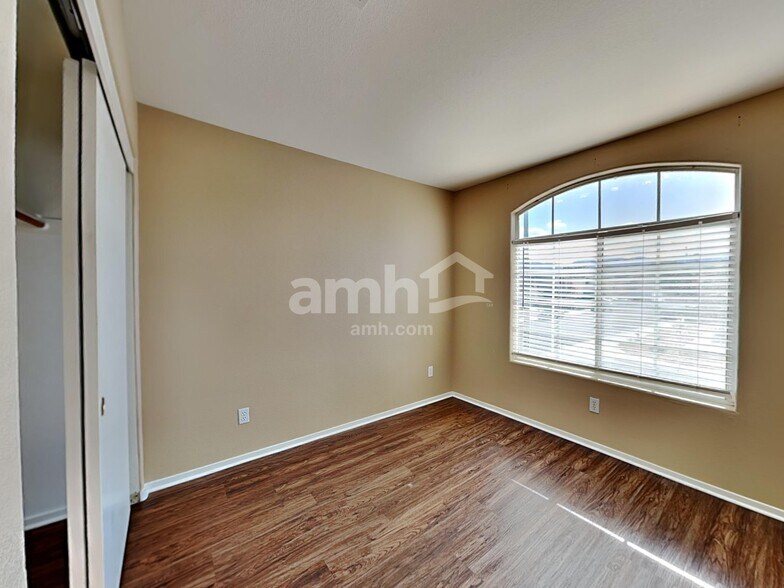 Building Photo - 7400 Fencerow St