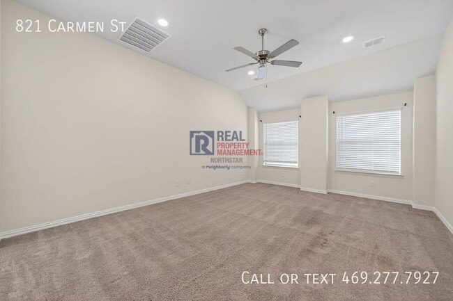 Building Photo - 821 Carmen St