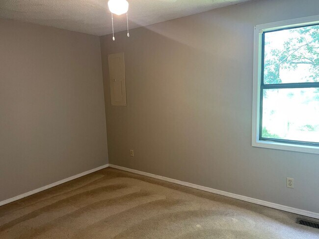 Building Photo - 121/123 Ivie