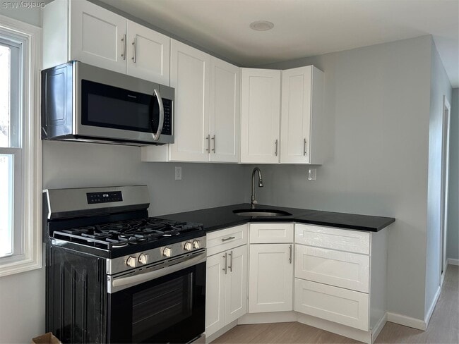 Building Photo - 14 Spooner St