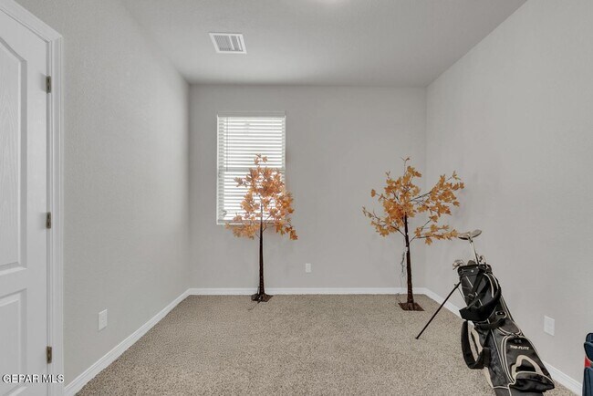 Building Photo - East El Paso 4 bed Refrig A/C