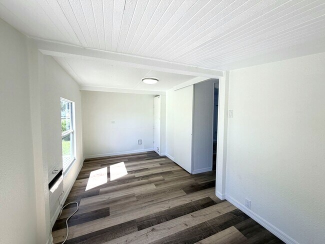 Building Photo - 102 Lantern Pl