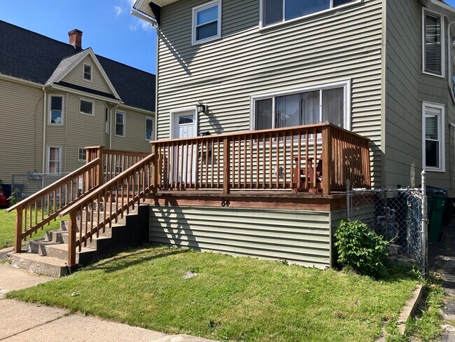 Building Photo - 84 Arnold St