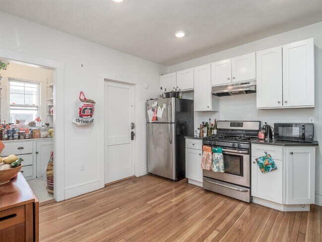 Building Photo - 97 2nd St