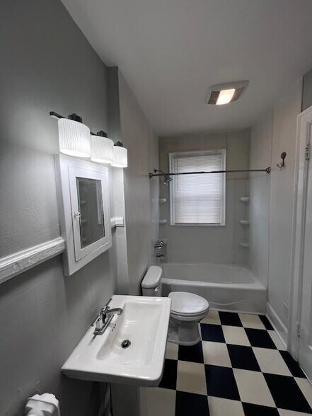 Building Photo - 206 N Mendenhall St