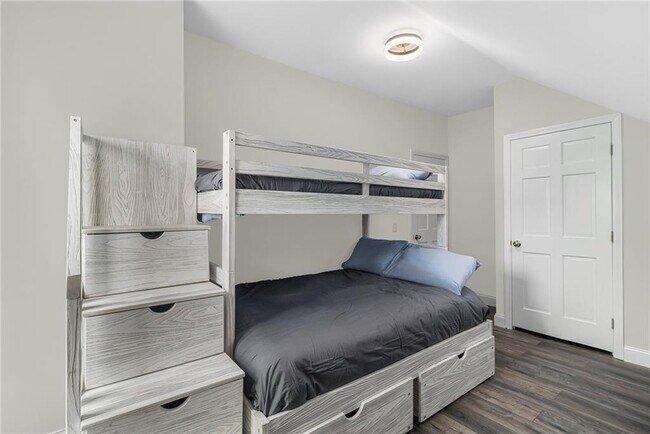 Building Photo - 53 River Run Rd