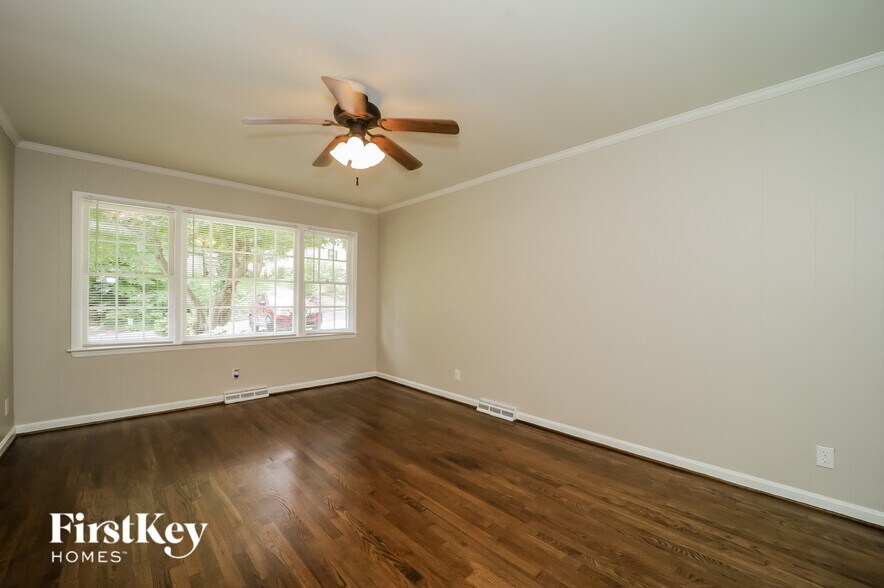 Building Photo - 2706 Northampton Dr