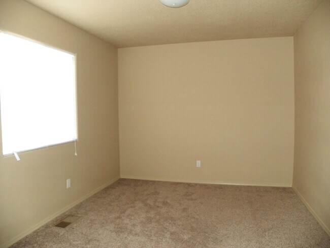 Building Photo - 1828 Chicoma Rd